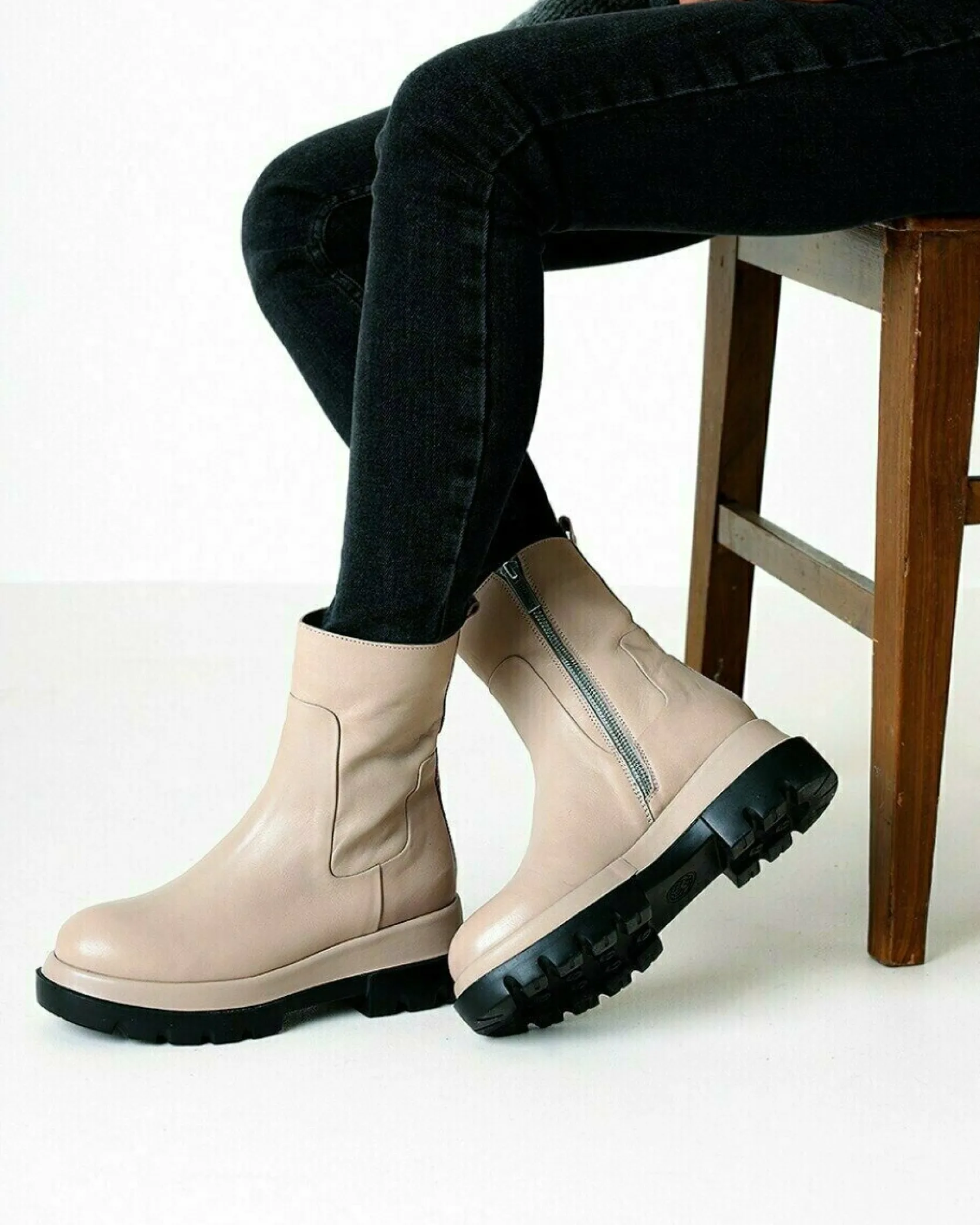 Stiefelette Glattleder Hellgrau