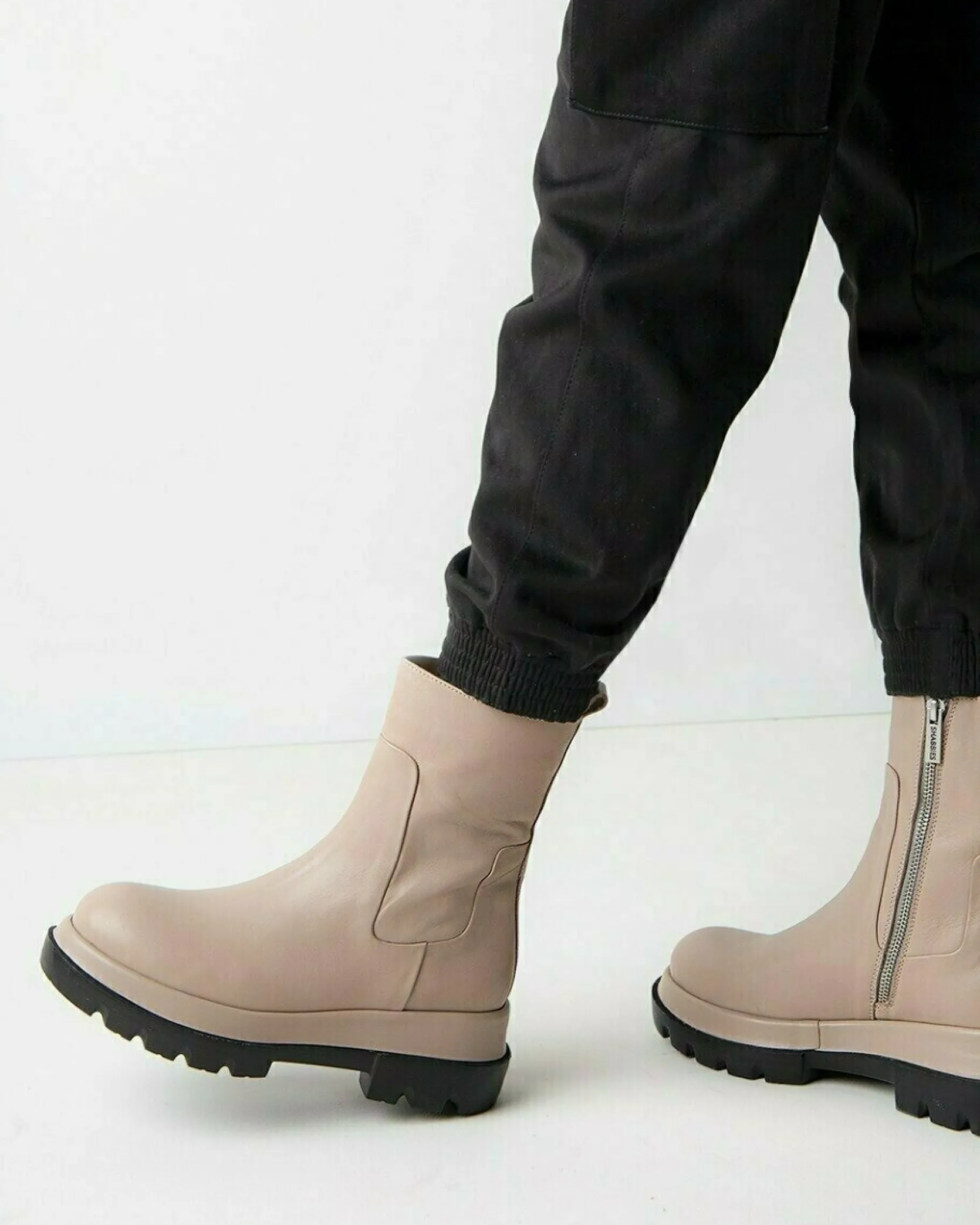 Stiefelette Glattleder Hellgrau